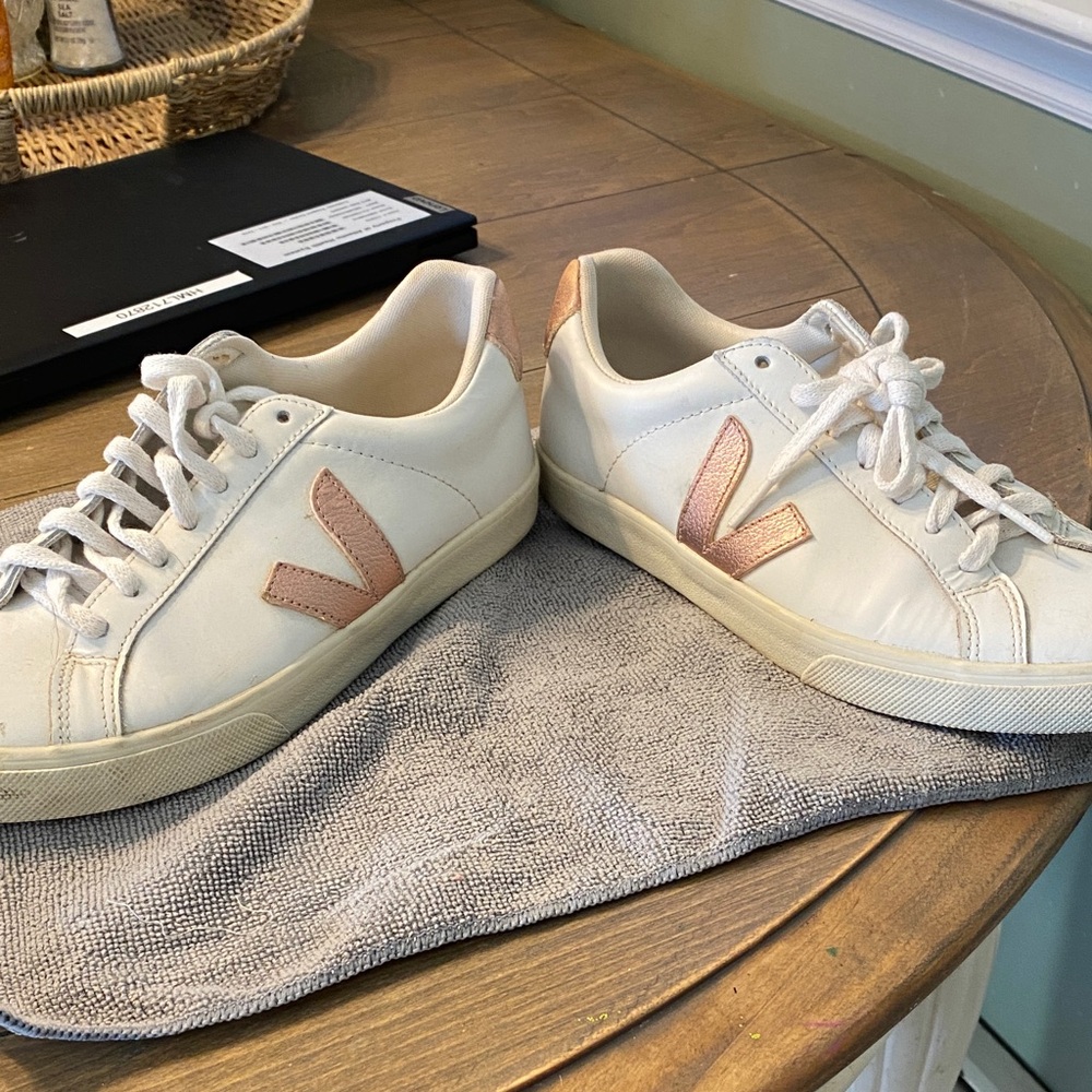Veja Women's Cream and Pink Sneakers